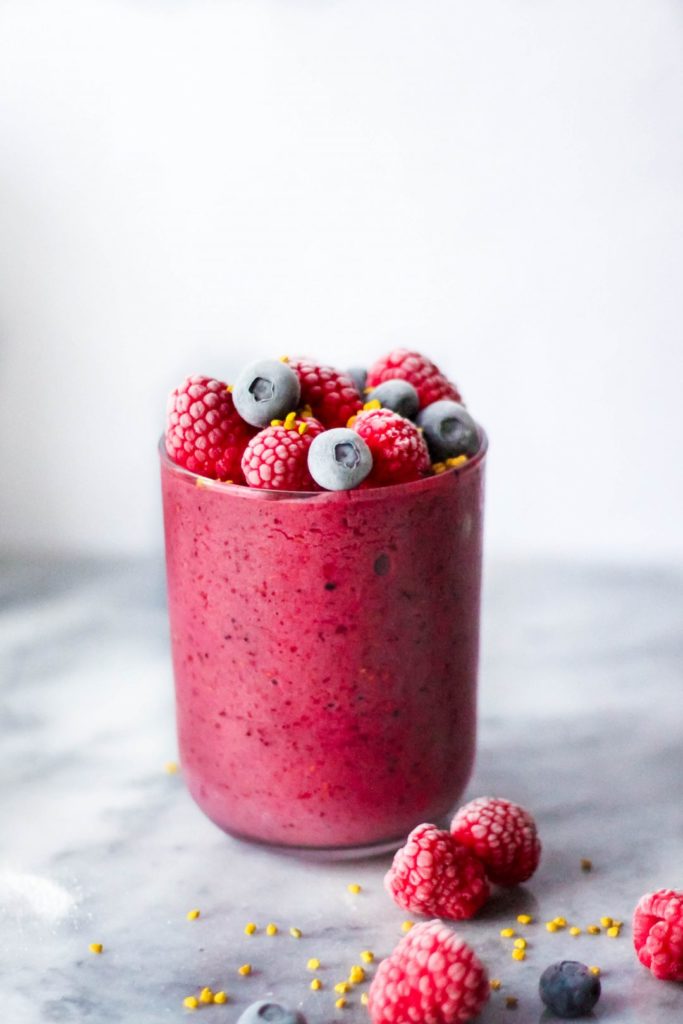 Paleo Berry Bee Pollen Smoothie