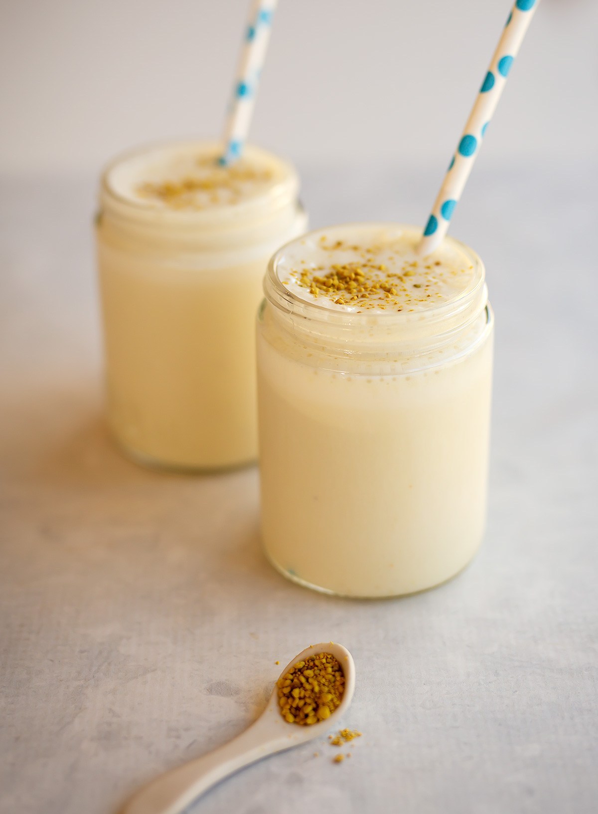 Banana Smoothie with Yoghurt, Honey and Bee Pollen 3